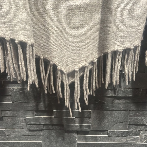 Lily Stanhope Sweater - Picture 2 of 4